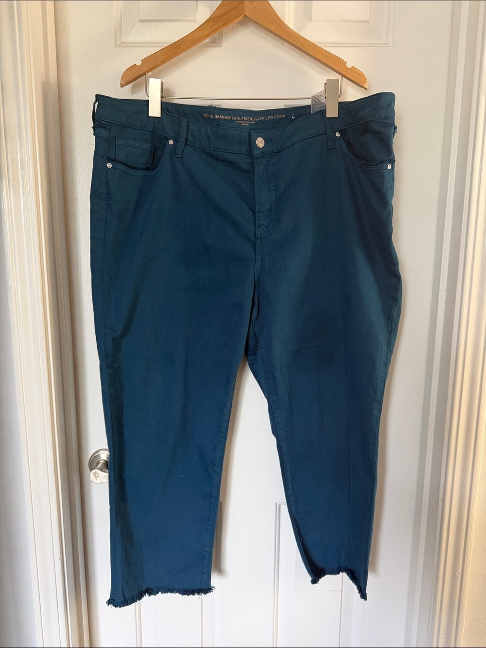 Chicos so slimming girlfriend slim leg crop pant teal frayed edge size 20